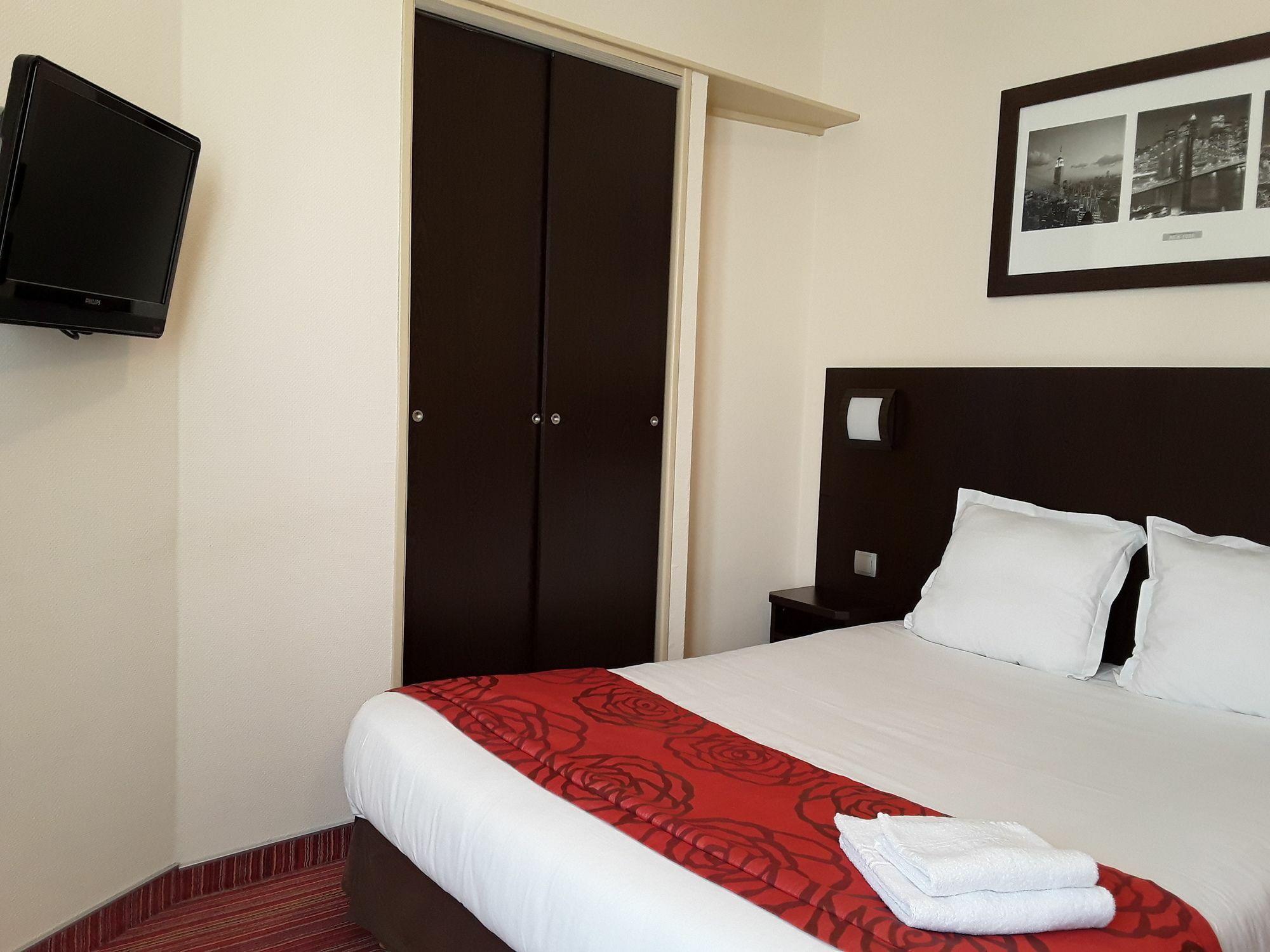 פואטייה Logis Hotel De L'Europe מראה חיצוני תמונה