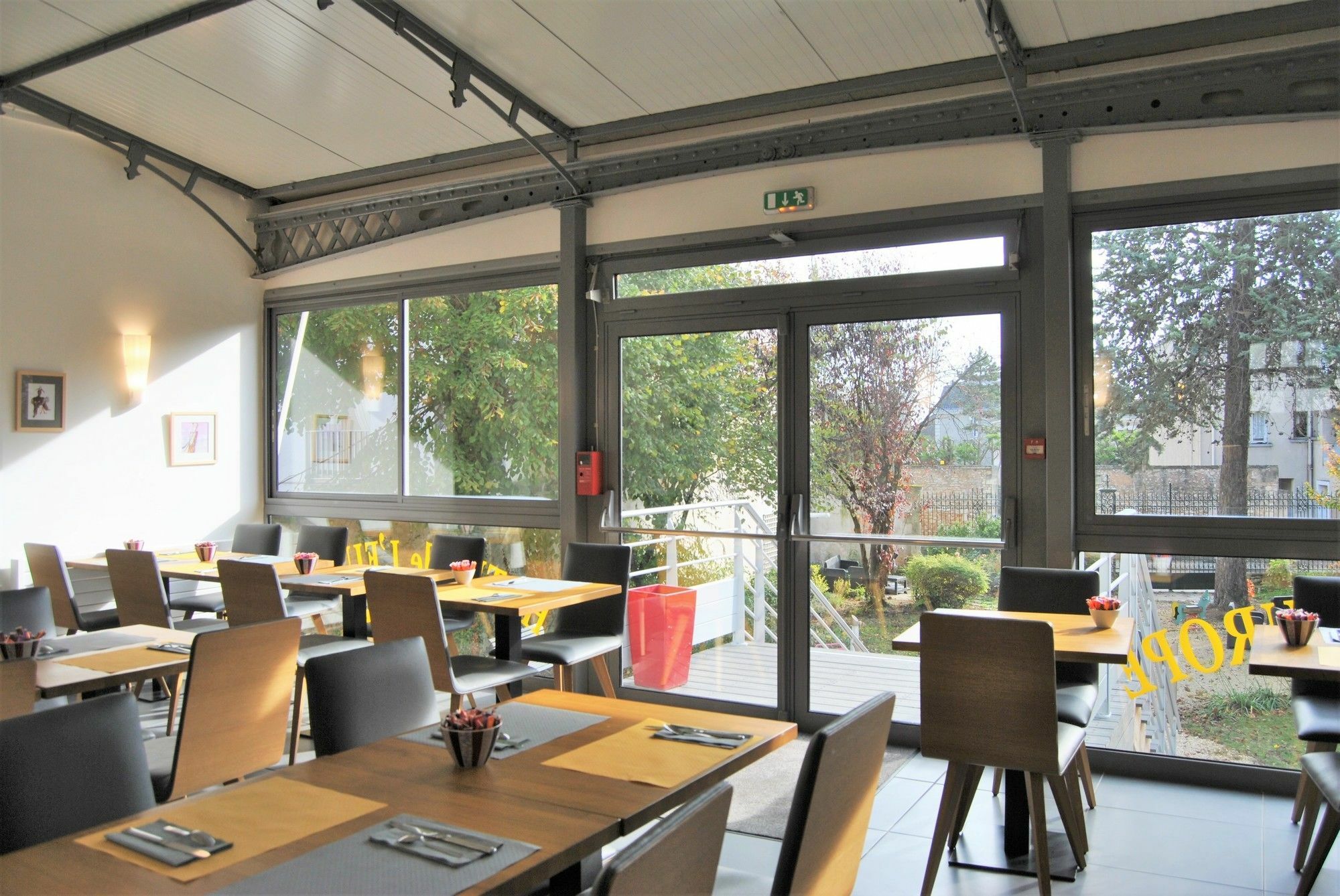 פואטייה Logis Hotel De L'Europe מראה חיצוני תמונה